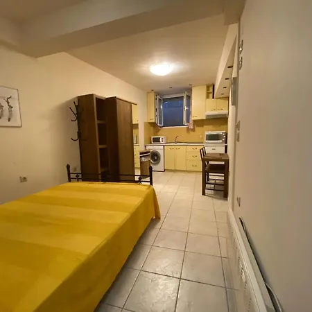 Amazing Studio Next To The Center 10 Minutes Walk Апартаменты Салоники